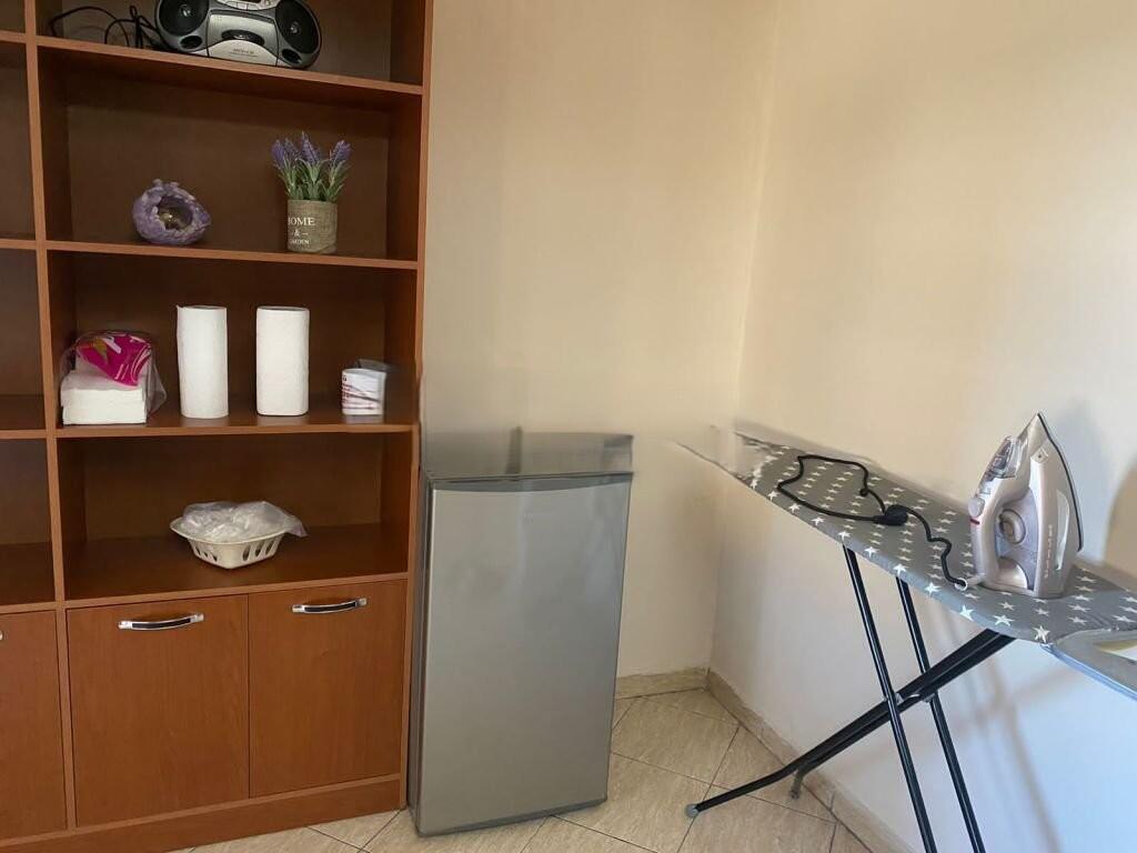 Appartamento 1+1 in Affitto – Vicino alla Scuola "1 Maji", Ali Demi – 420 €/mese