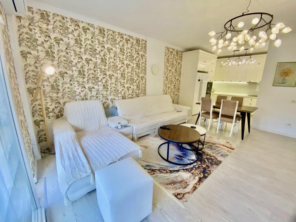 APARTAMENT 3+1 ME QIRA – PRANË AMBASADËS AMERIKANE