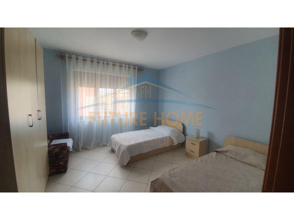 JEPET ME QERA APARTAMENT 2+1 TEK RRUGA BARRIKADAVE