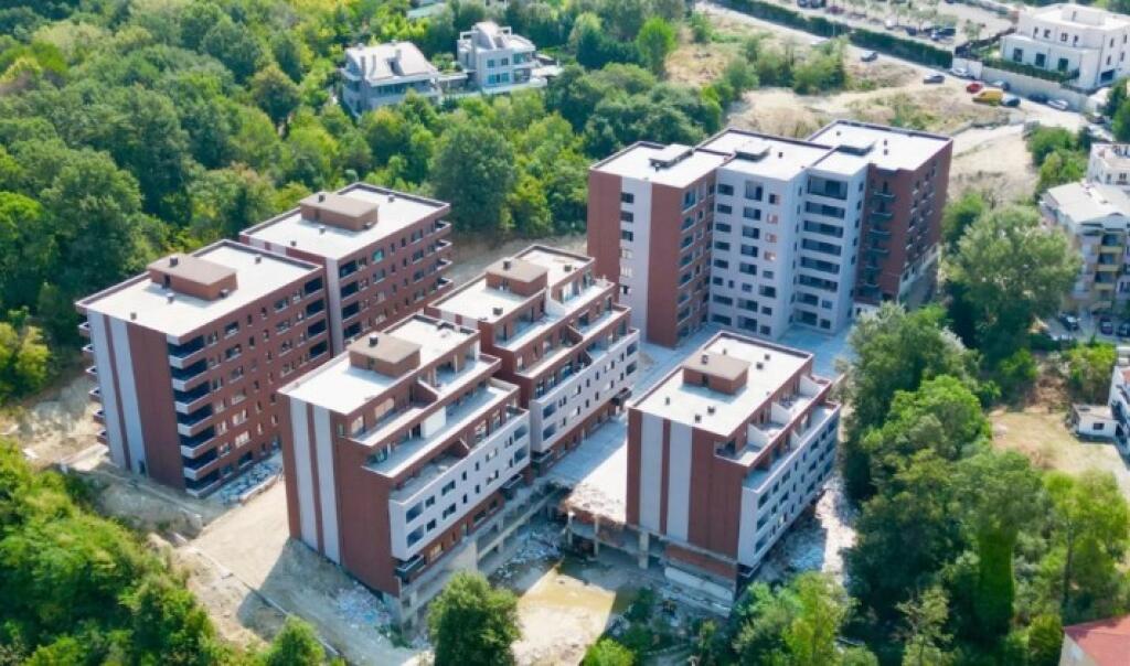 Shitet Apartament 2+1+2poste parkimi📍Xheluks, rruga Elbasanit