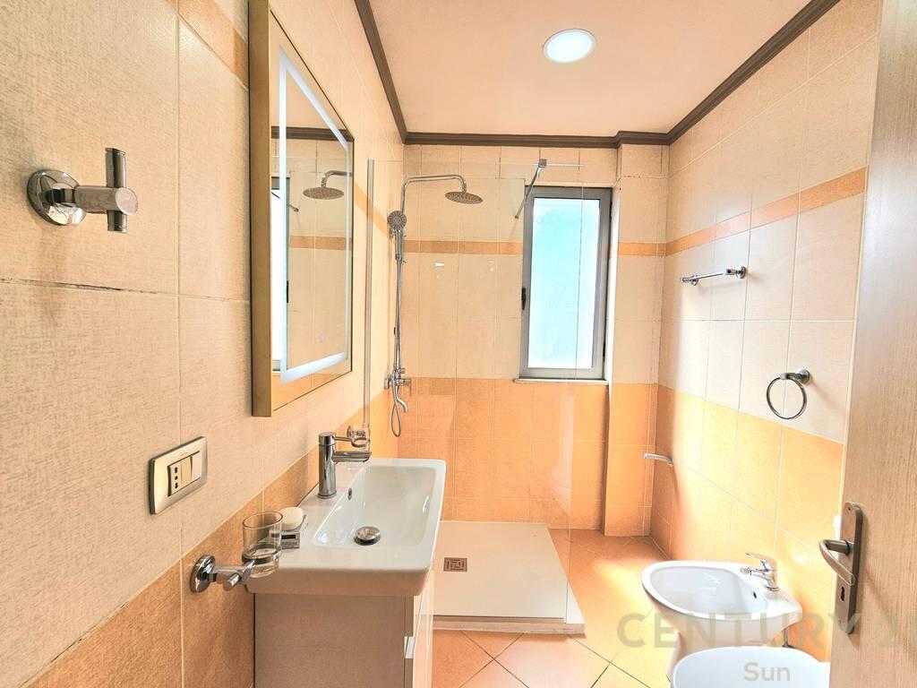 APARTAMENT 2+1 PER QIRA NE UNAZEN E RE