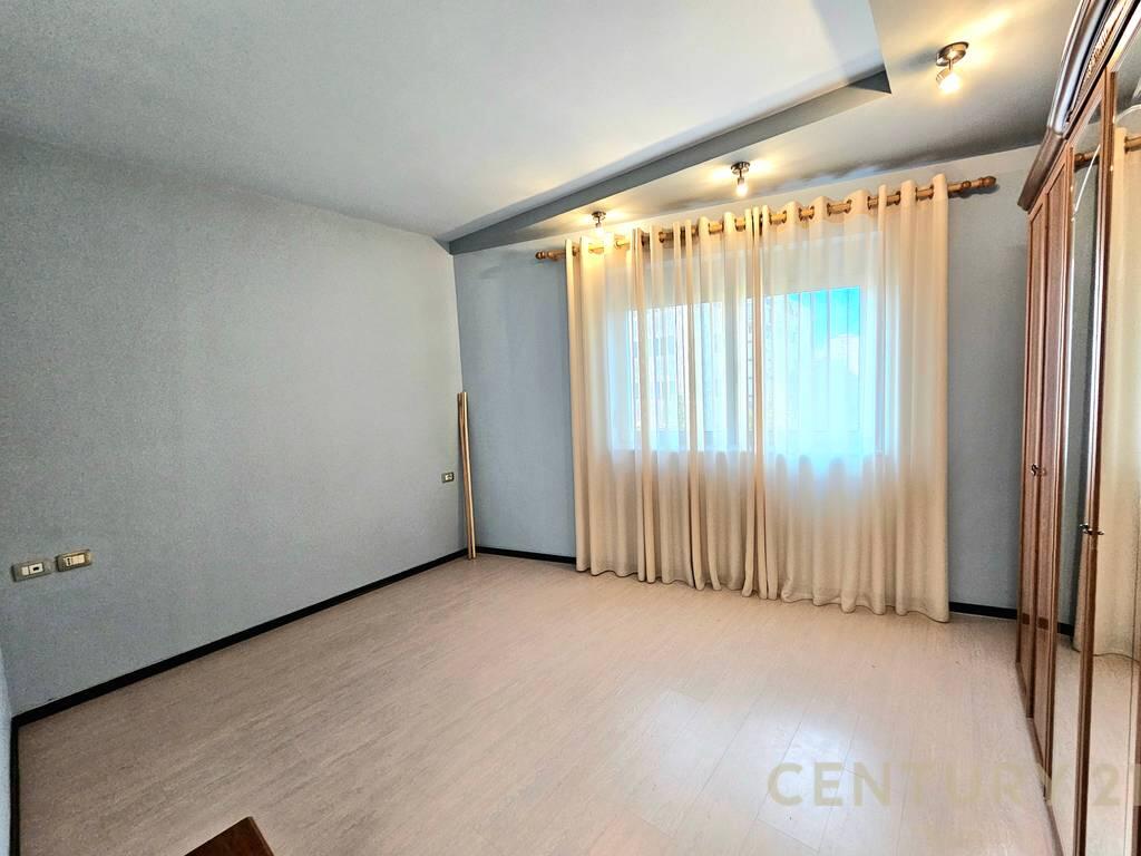 APARTAMENT 2+1 PER QIRA NE UNAZEN E RE