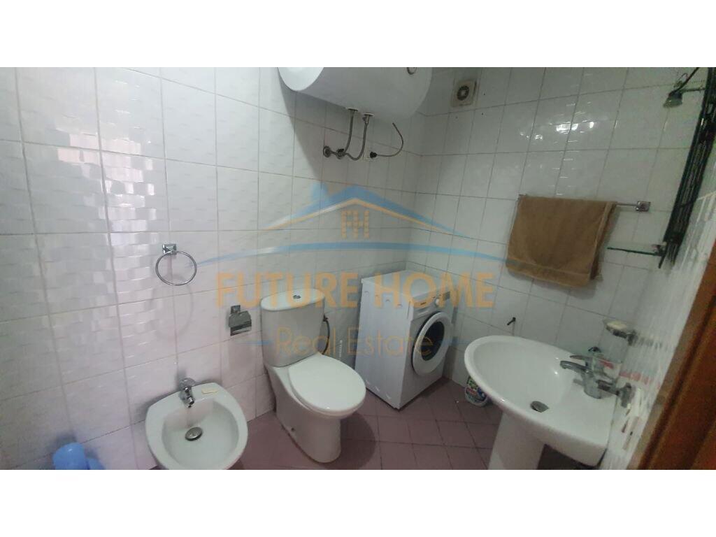 JEPET ME QERA APARTAMENT 2+1 TEK RRUGA BARRIKADAVE