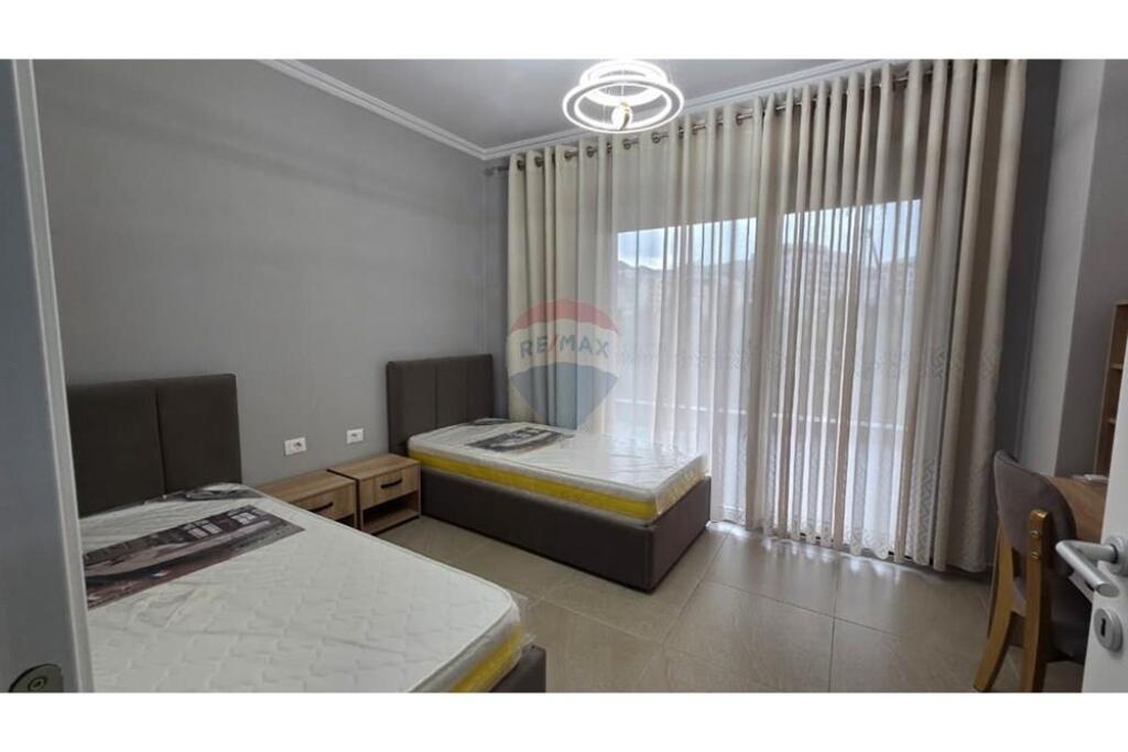 Ofrohet me qira apartament (2+1+2) plus postparkim