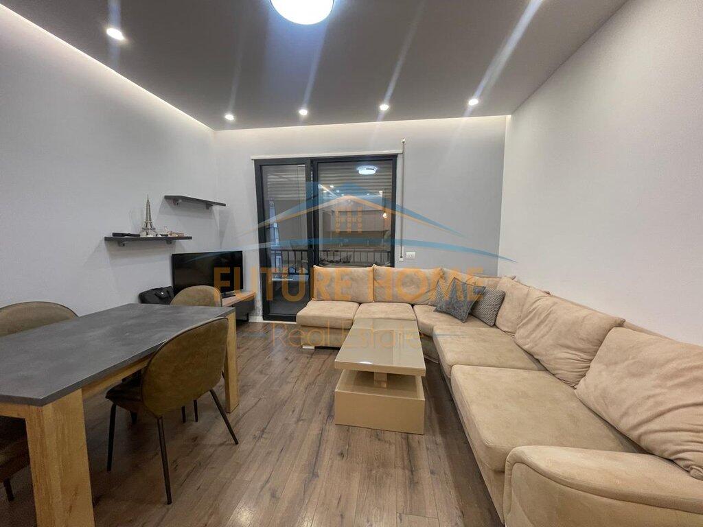 Shitet, Apartament 2+1+2, Kinostudio, Tiranë.