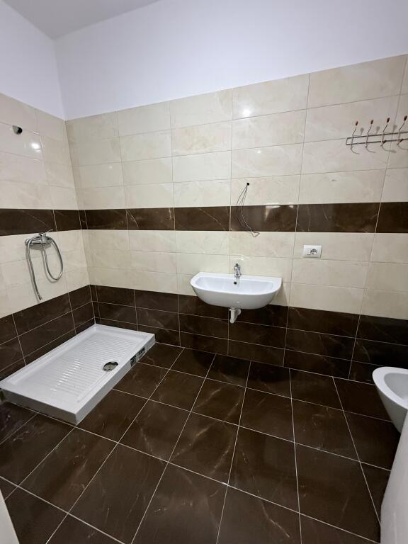🏡 Apartament për Shitje – 2+1+2 📍 Kinostudio