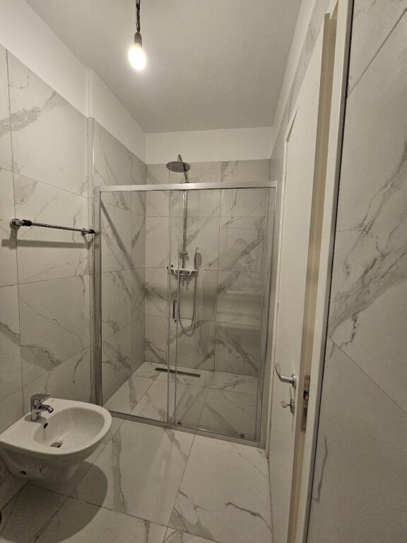 Apartament 2+1+2 tualete, Kopshti zologjik!