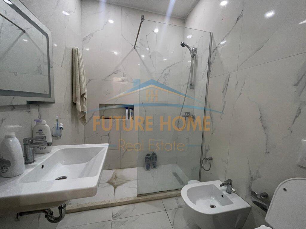 Shitet, Apartament 2+1+2, Kinostudio, Tiranë.