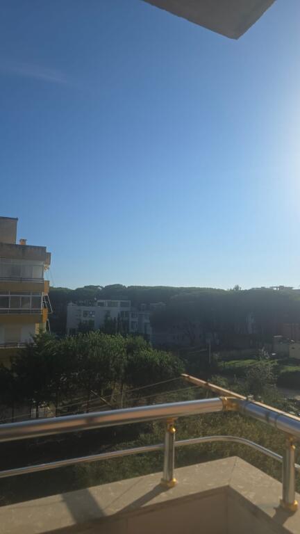 Shitet Apartament ne Golem