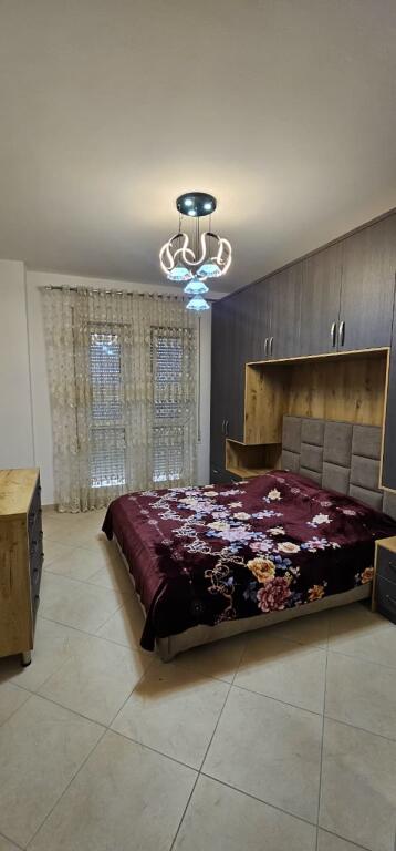 APARTAMENT 3+1 PER QERA TEK SPITALI QSUT