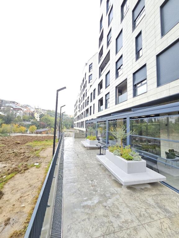 Apartament 2+1+2 tualete, Kopshti zologjik!