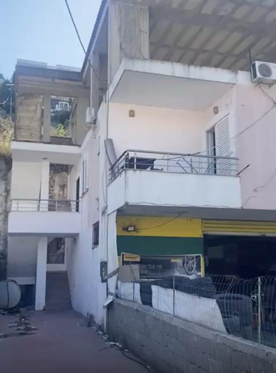 Edificio in vendita a 1 chilometro da Saranda