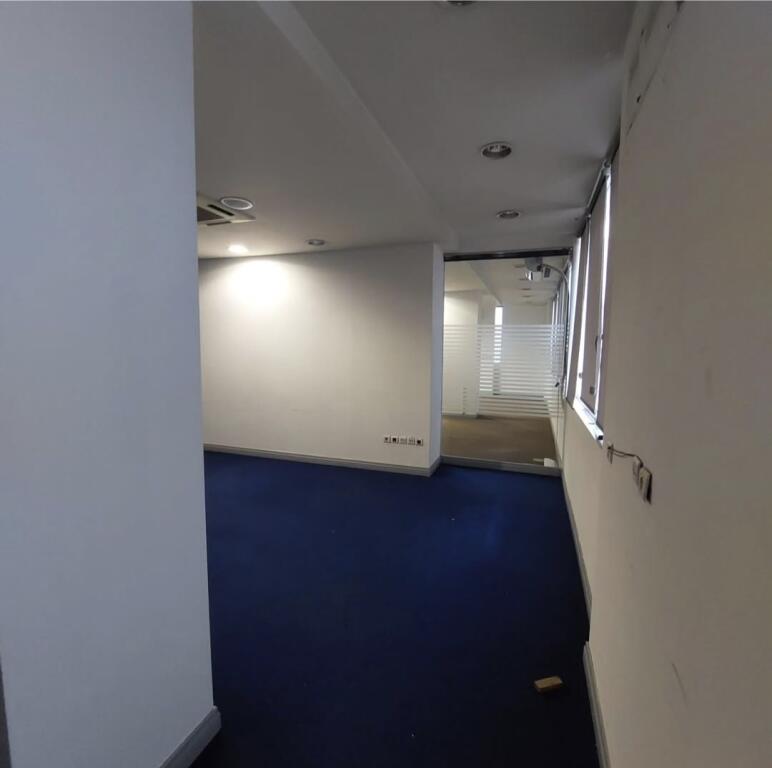 Jepet me qera ambient biznesi ose zyra 265 m²  te Zogu i Zi!