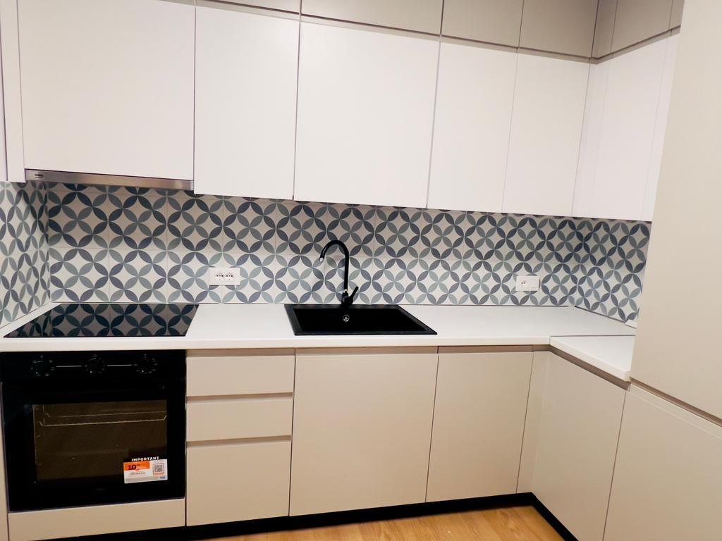 Per Qira, Apartament 2+1+2+depo në Bllok, pranë LSI-së !