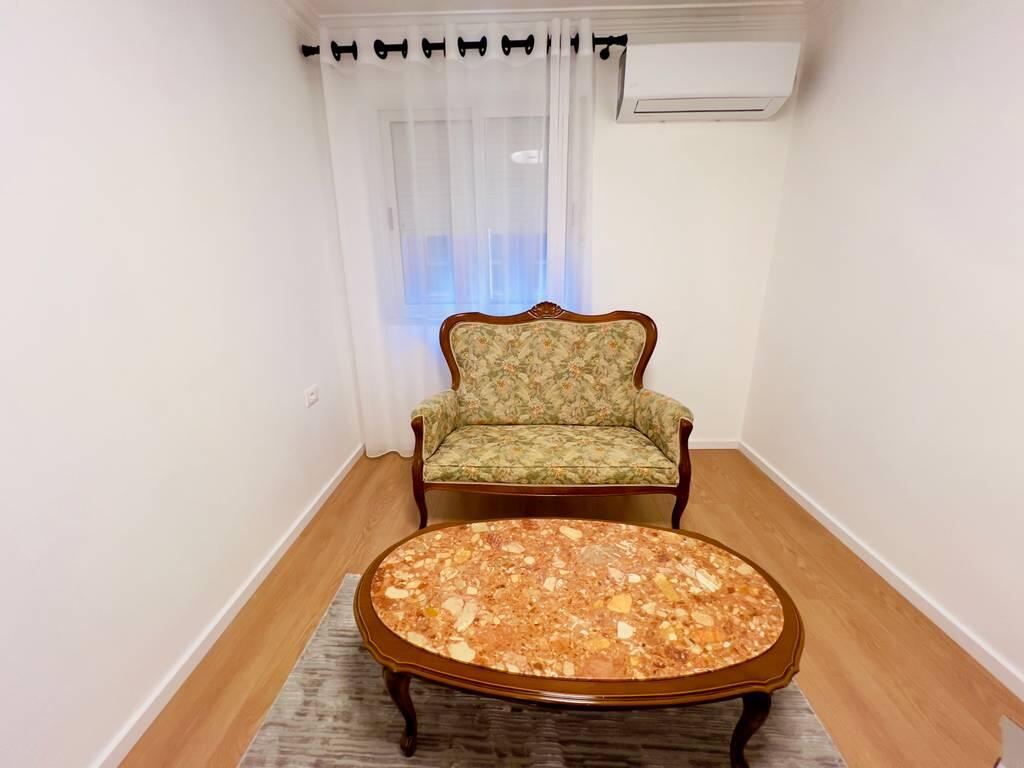 Per Qira, Apartament 2+1+2+depo në Bllok, pranë LSI-së !