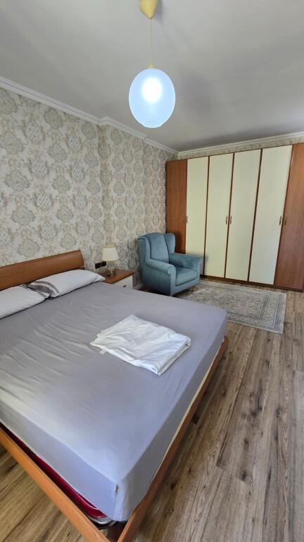 Ish-Blloku Shitet Apartament 2+1+2