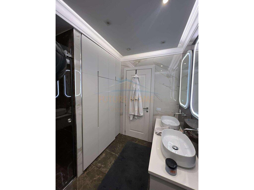 Shitet , Apartament 3+1+2 , Unaza e Re