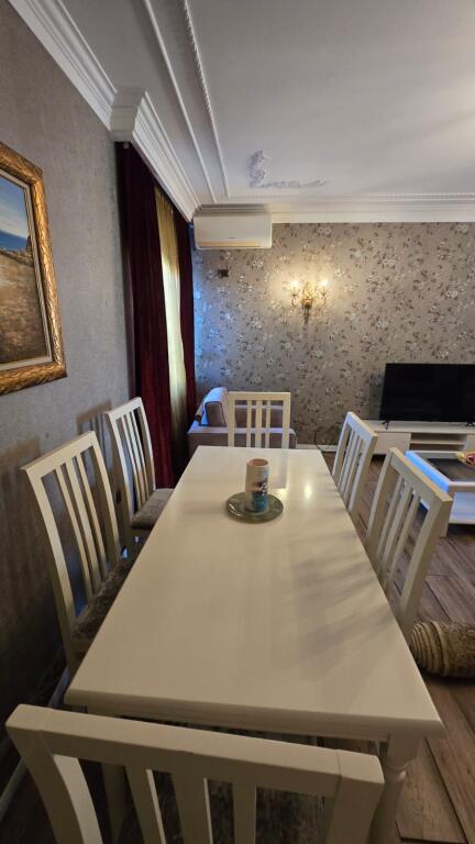 Ish-Blloku Shitet Apartament 2+1+2