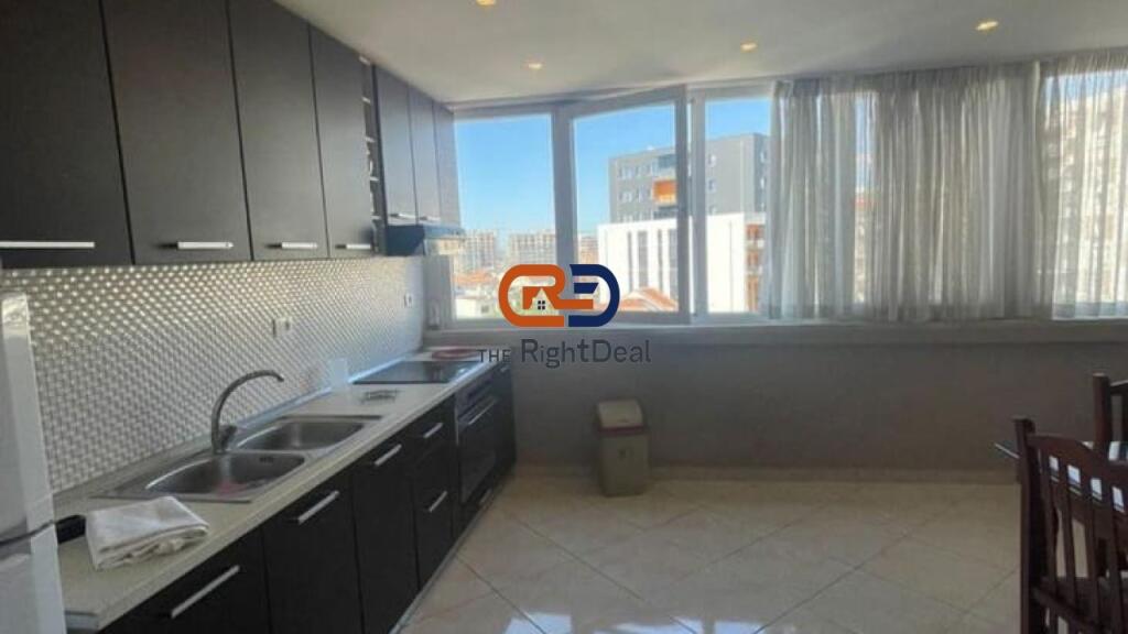 Tek Ish Parku, Shitet Apartament 2+1, Me Orientim Perfekt