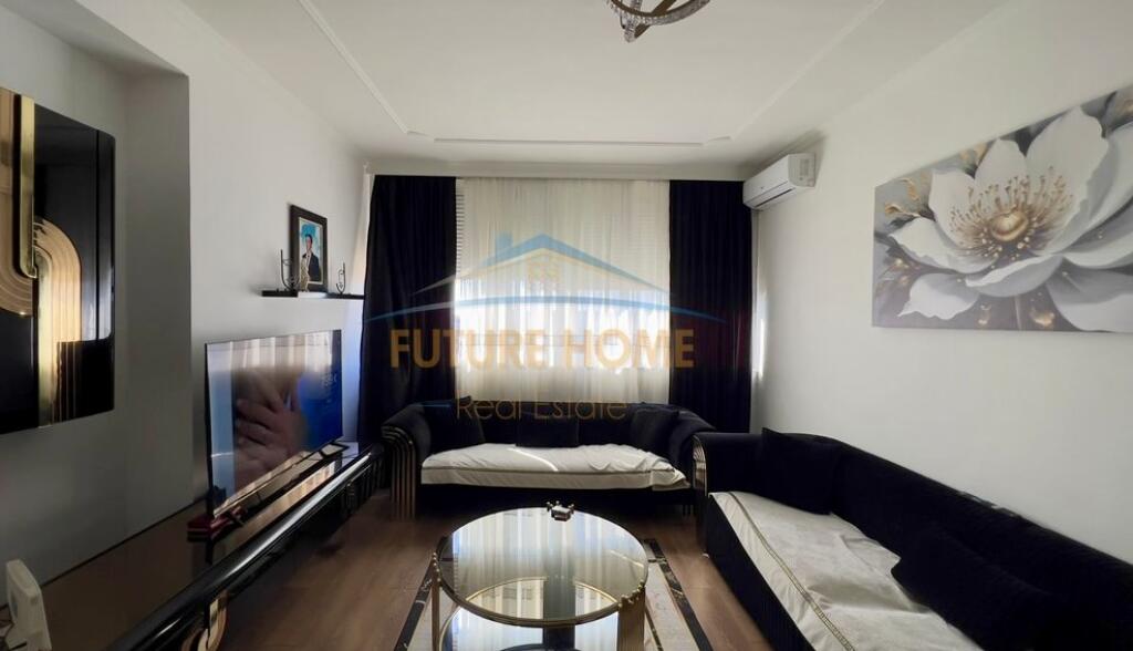 Shitet, Apartament 2+1, Porcelan, Tirane.