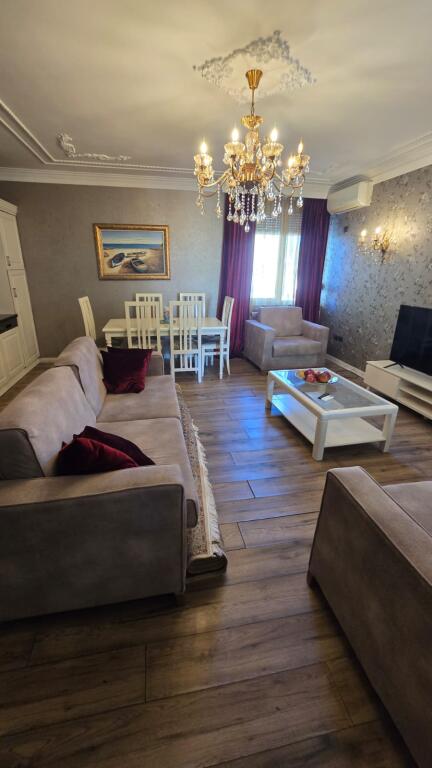Ish-Blloku Shitet Apartament 2+1+2