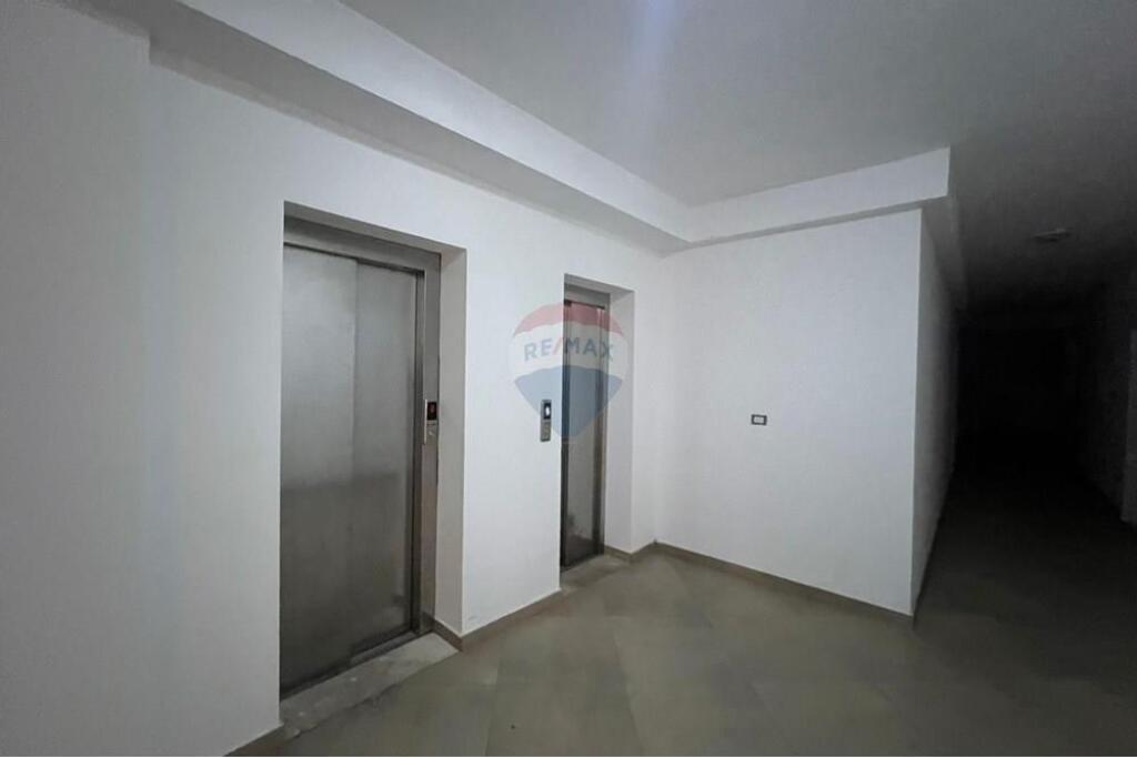 SHITET APARTAMENT 3+1 XHAMIA E SELITES!