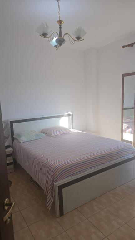 Shitet Apartament ne Golem