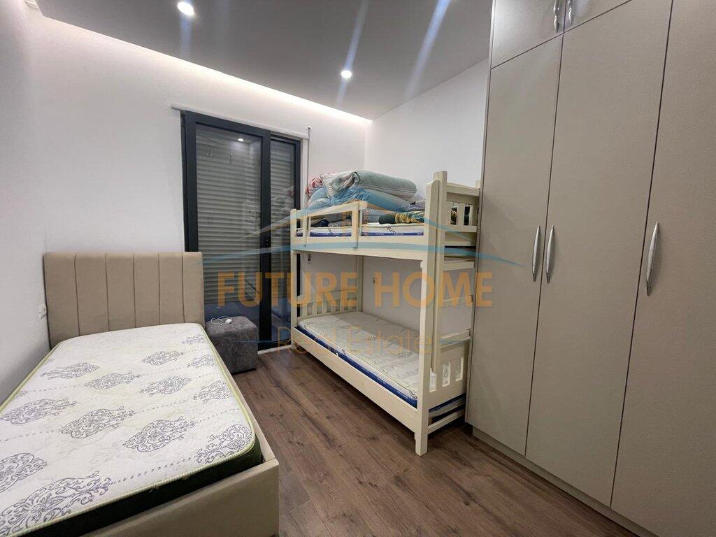Shitet, Apartament 2+1+2, Kinostudio, Tiranë.