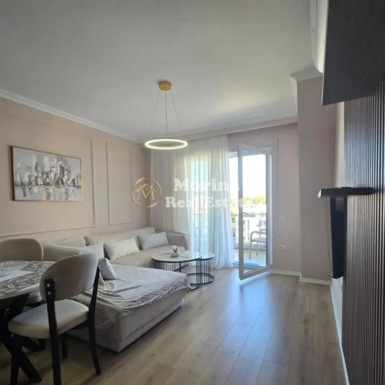 Affitto, Appartamento 2+1+Balcone, ad Astir, presso ”Vila L 2021”, 650 euro/mese