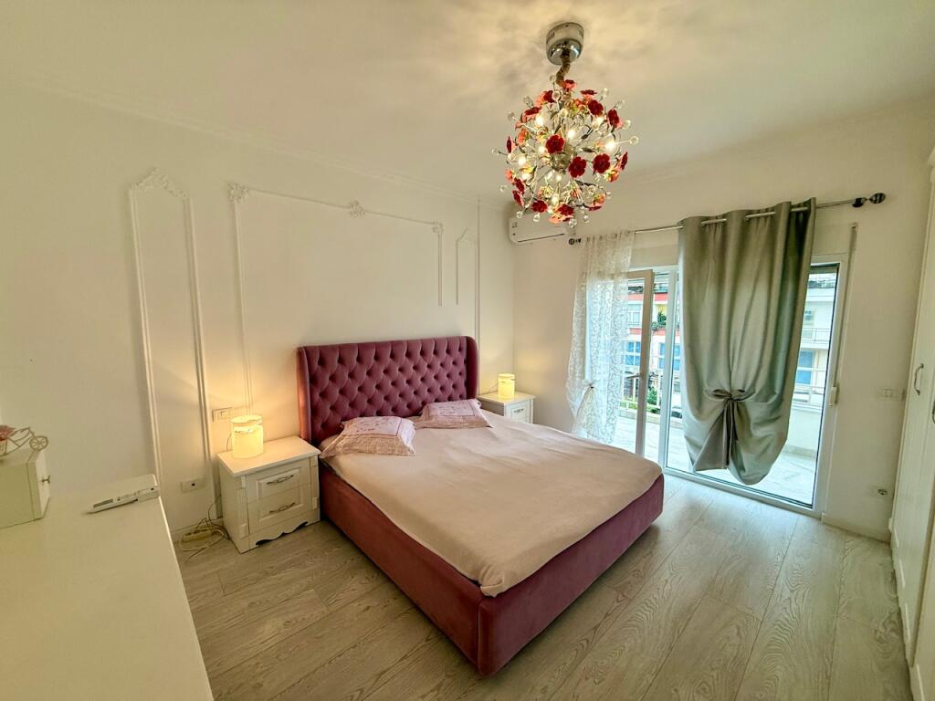 APARTAMENT 3+1 ME QIRA – PRANË AMBASADËS AMERIKANE
