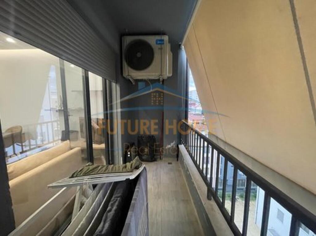 Shitet, Apartament 2+1+2, Kinostudio, Tiranë.