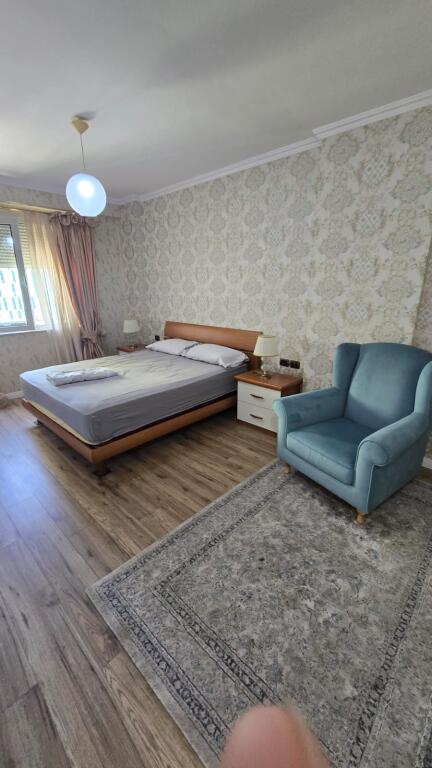 Ish-Blloku Shitet Apartament 2+1+2