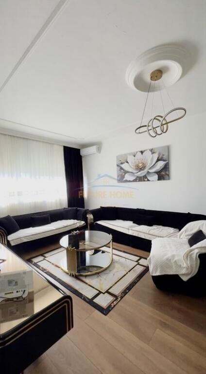 Shitet, Apartament 2+1, Porcelan, Tirane.