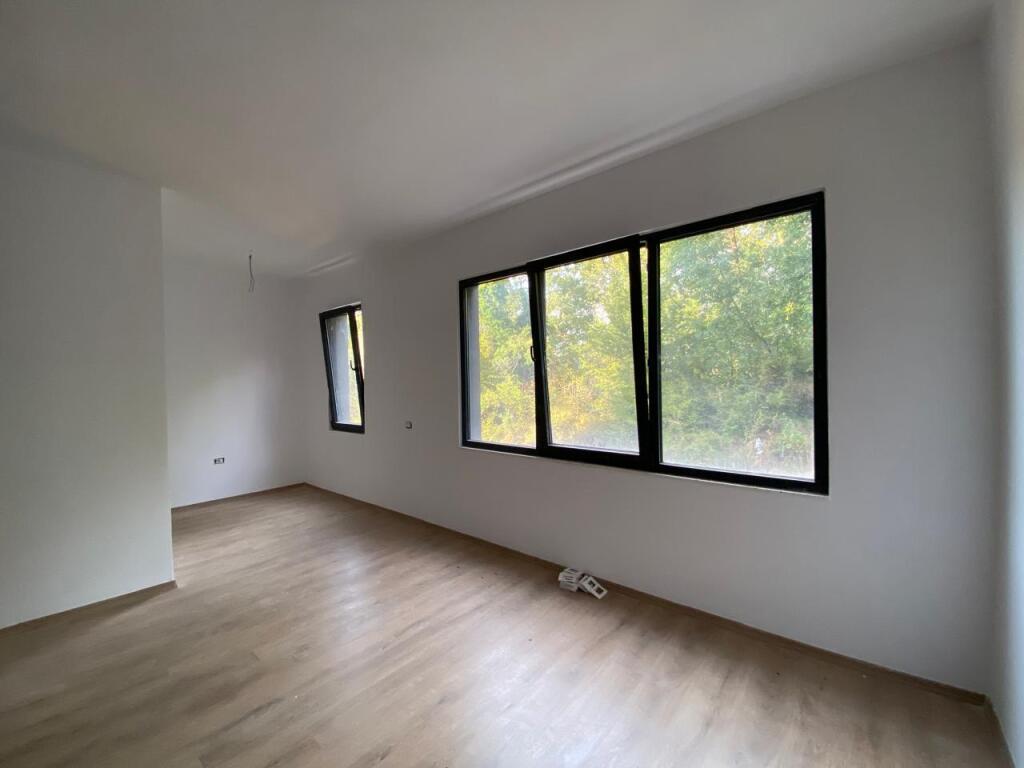 Shitet Apartament 2+1+2poste parkimi📍Xheluks, rruga Elbasanit