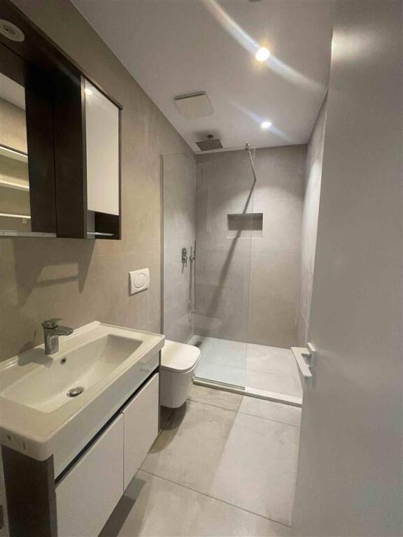 Jepet me qira apartament 1+1 perballe me Harry Fulltz