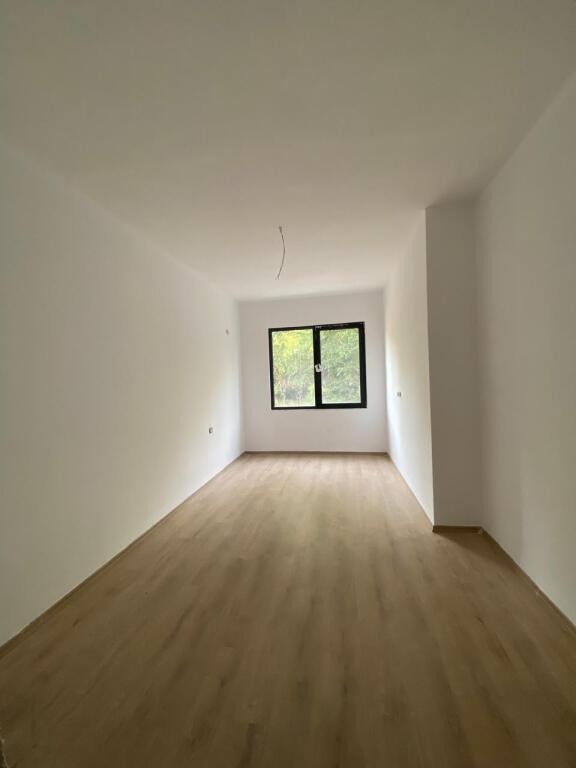 Shitet Apartament 2+1+2poste parkimi📍Xheluks, rruga Elbasanit