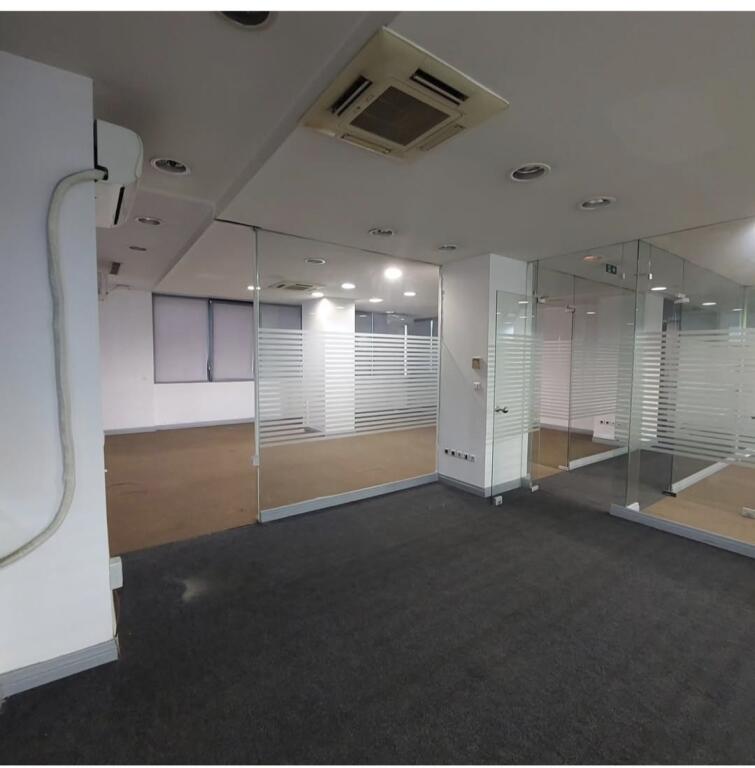 Jepet me qera ambient biznesi ose zyra 265 m²  te Zogu i Zi!