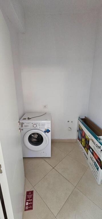 APARTAMENT 3+1 PER QERA TEK SPITALI QSUT