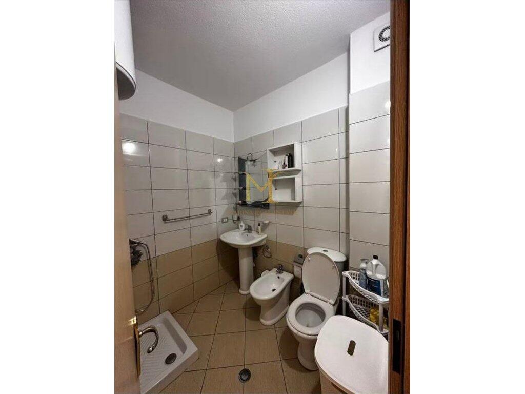 APARTAMENT 1+1 ME QERA AFATGJATE NE SHKEMBIN E KAVAJES !!