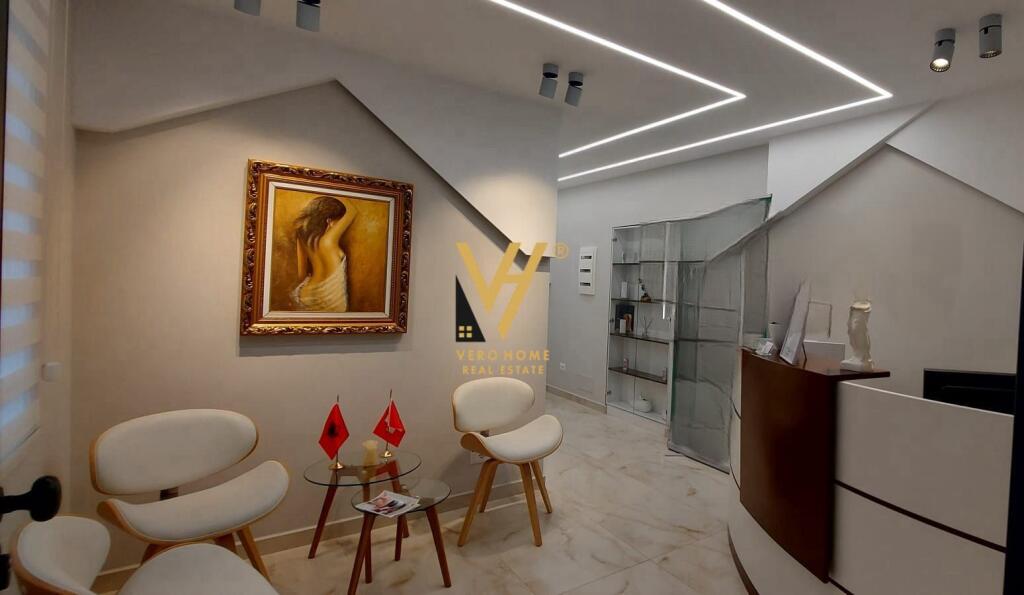JEPET AMBIENT BIZNESI 70 M2 ME QERA TE RRUGA MINE PEZA 2.500 EURO