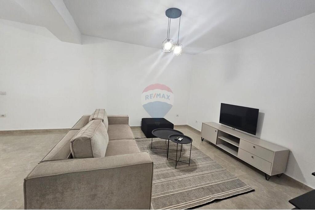 Tregu Çam, Tirane,Apartament 1+1 per qira!