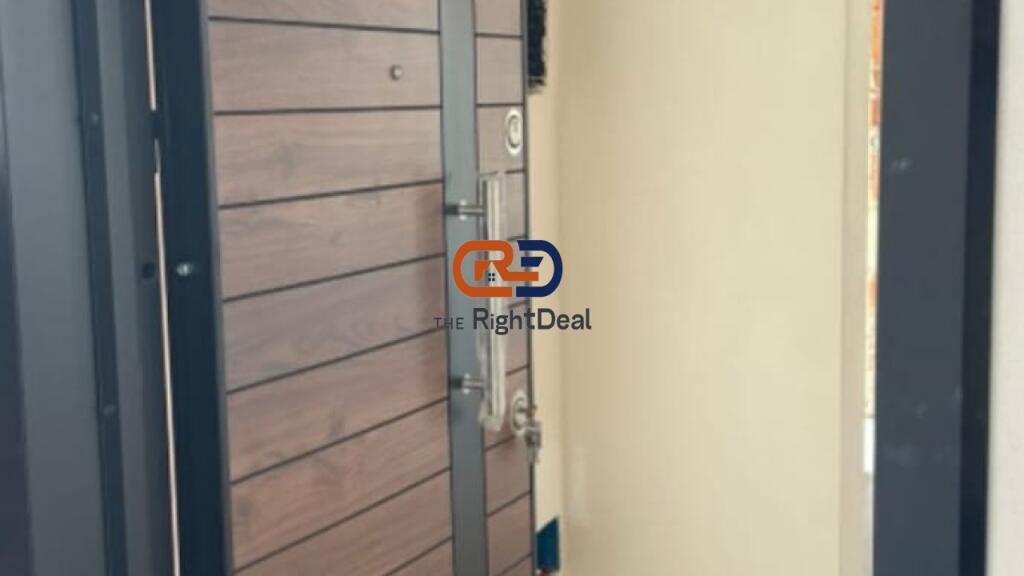 In Paskuqan, Apartment 2+1+2 for Sale, Very Close to the Grand Ring!!