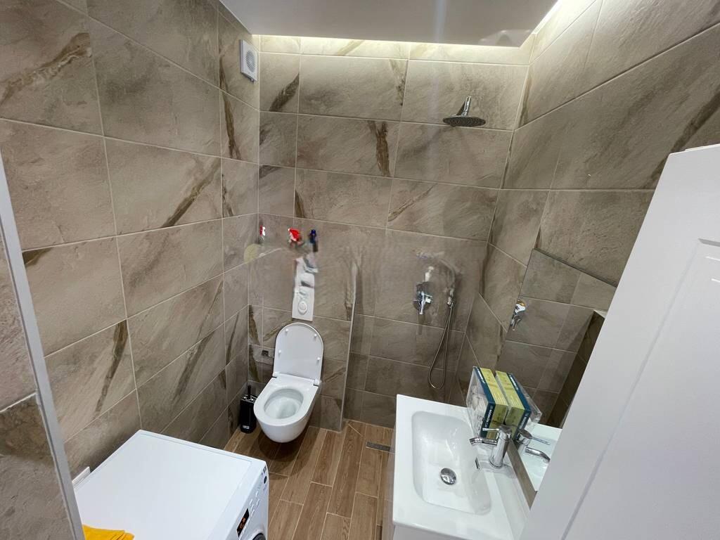 Jepet me Qira Apartament 2+1+2 – Pranë Kopshtit Botanik, 800 €/muaj