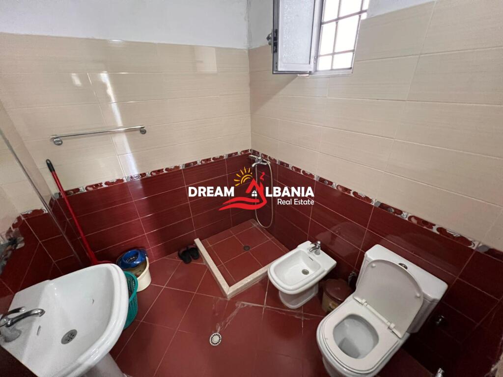 Apartament 2+1 i mobiluar ne shitje ne Vasil Shanto prane shkolles “Vasil Shanto” ne Tirane (ID 4129544)