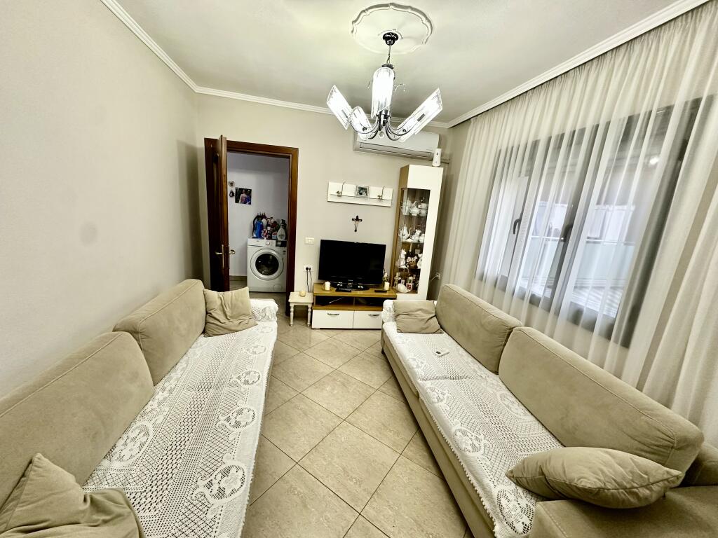 Shitet apartament 2+1 në Elbasan