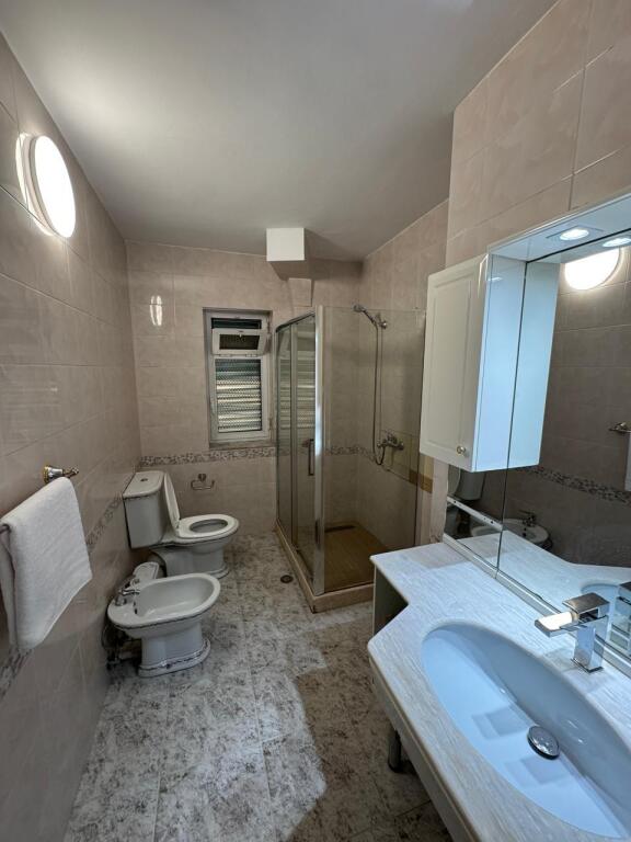 Apartament 2+1+2+ ballkon per Qira ne Qender