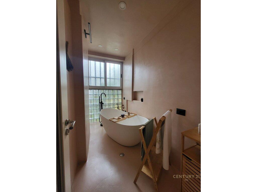 Apartament 2+1+2 në zemër të Tiranës! 📍 Ura e Tabakëve – Toptani Center 285,000 €