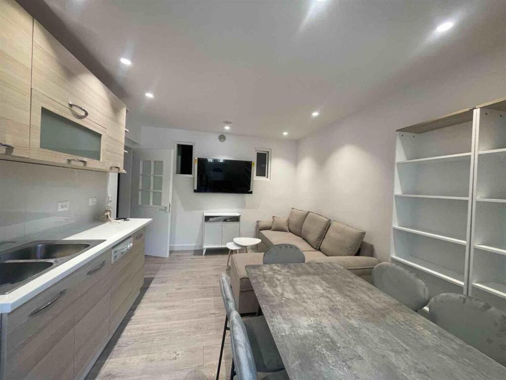 Jepet me qira apartament 1+1 perballe me Harry Fulltz
