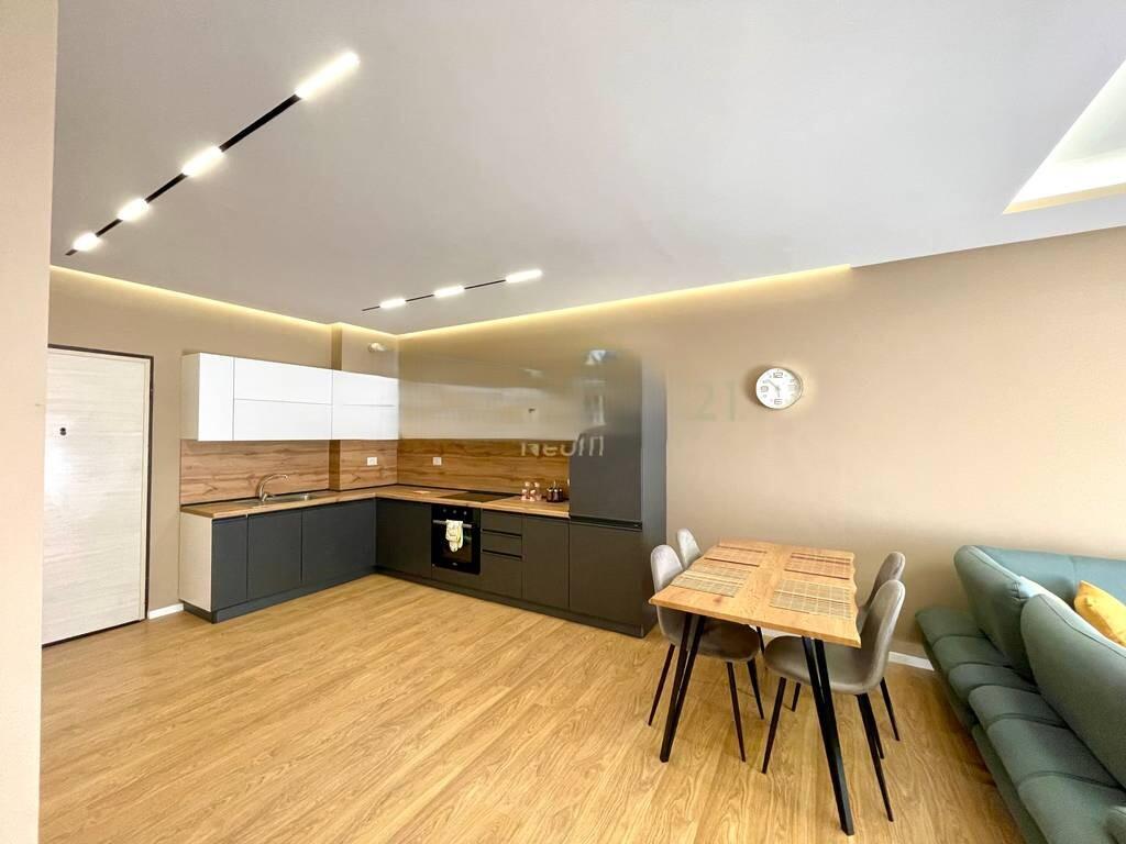 Jepet me Qira Apartament 2+1+2 – Pranë Kopshtit Botanik, 800 €/muaj