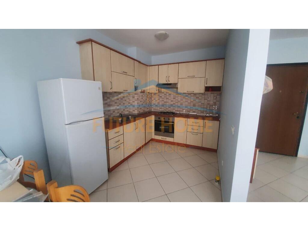 JEPET ME QERA APARTAMENT 2+1 TEK RRUGA BARRIKADAVE